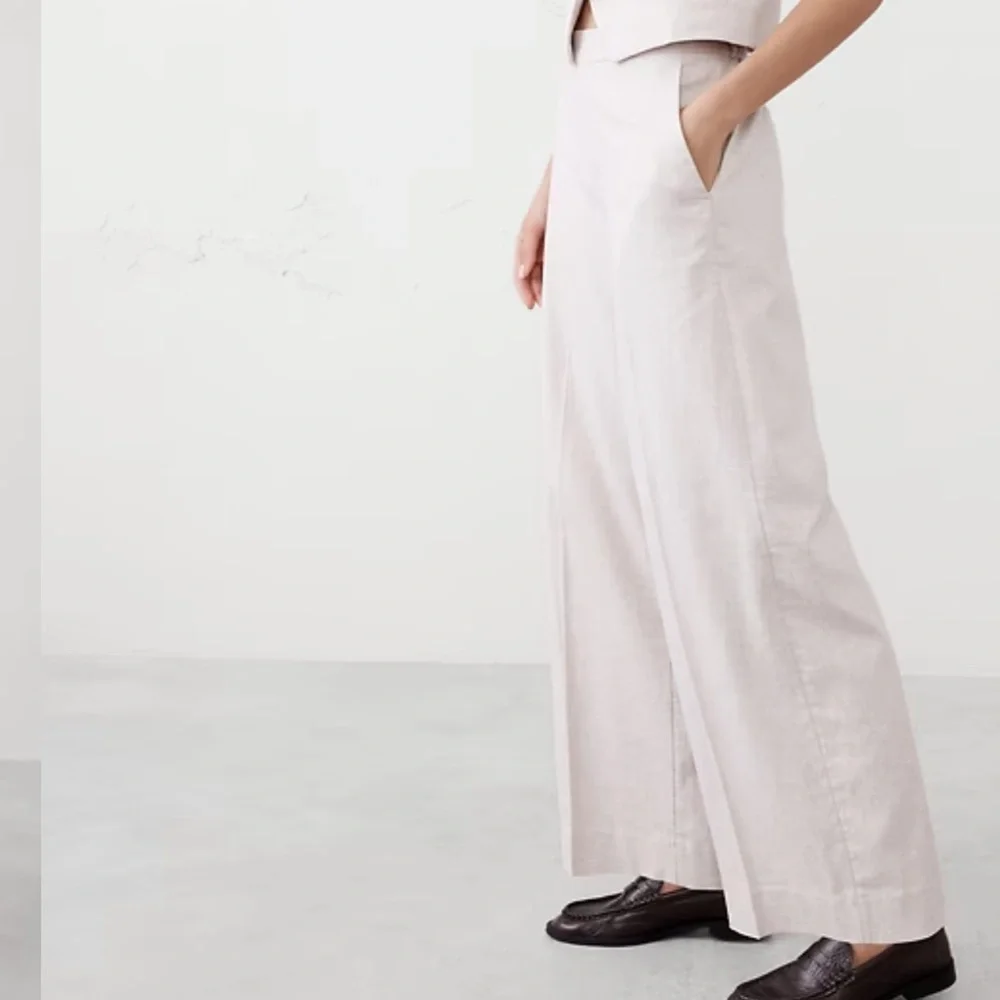 Banana Republic inseam 25”